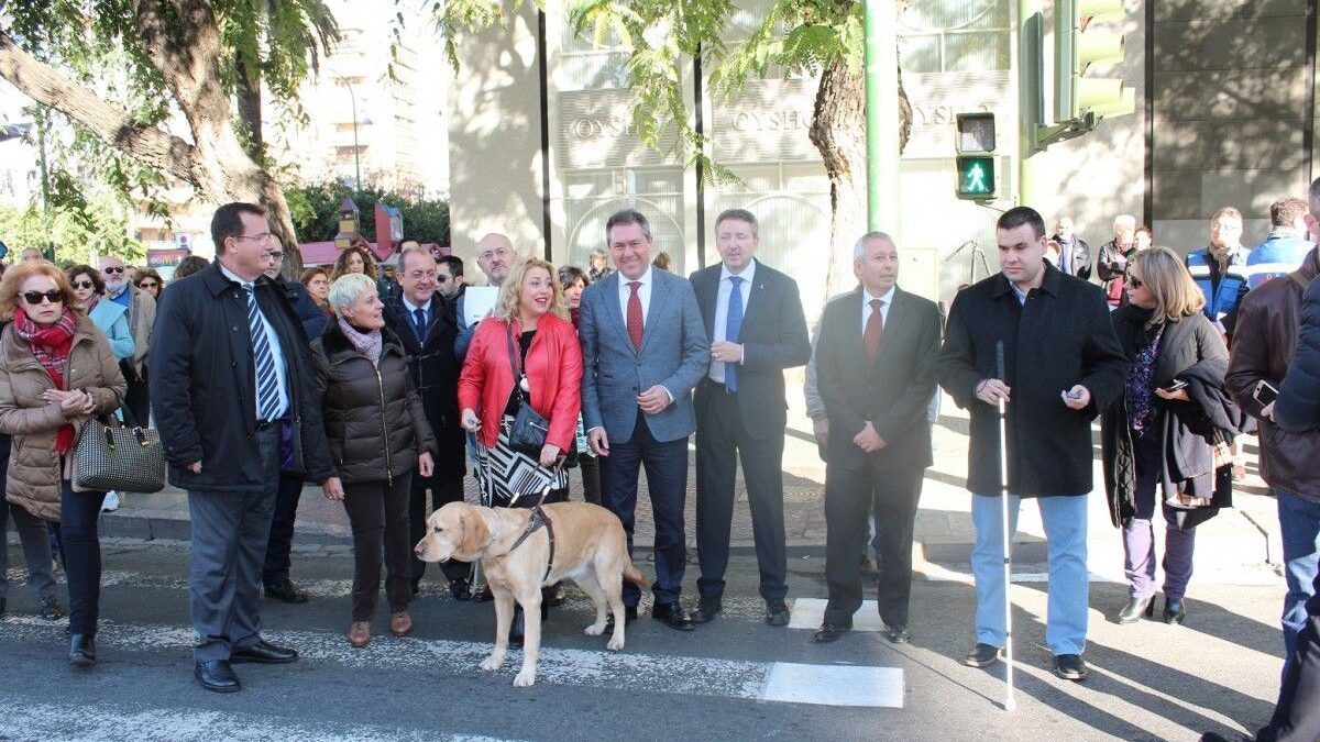 Presentación de los nuevos dispositivos semafóricos para invidentes.