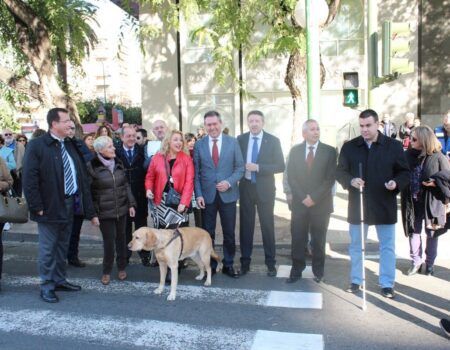 Sevilla duplicará los dispositivos semafóricos para invidentes en colaboración con la ONCE