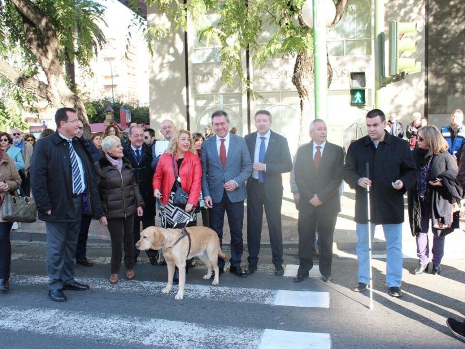 Presentación de los nuevos dispositivos semafóricos para invidentes.