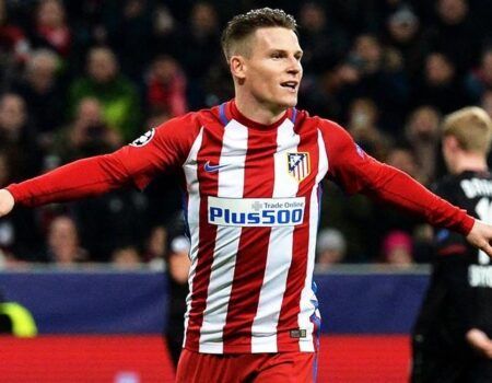 Gameiro y Correa se perfilan como la pareja atacante ante el Real Betis