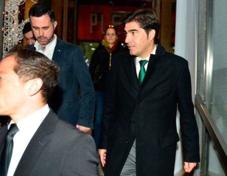 Haro muestra su «apoyo total» a Setién pero advierte que «las victorias ya van urgiendo»