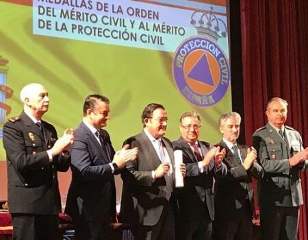 Medalla de plata al mérito de la protección civil para el Consejo de Hermandades y Cofradías de Sevilla