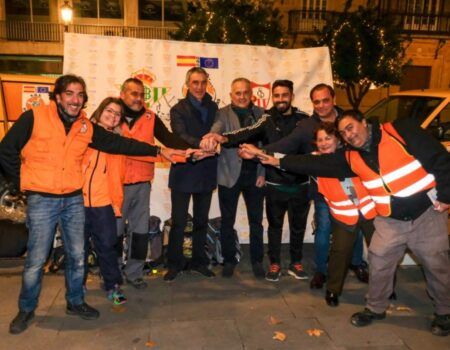 Sevilla FC y Real Betis colaboran con una ONG para ayudar a las personas sin hogar