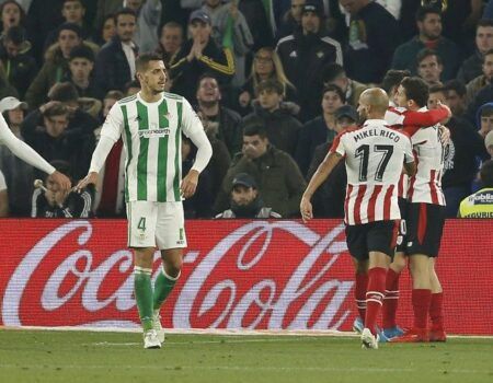 El Betis cae ante el Athletic víctima del árbitro y el infortunio