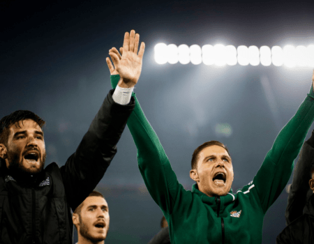 Los jugadores béticos empezaron a preparar el derbi junto a sus aficionados