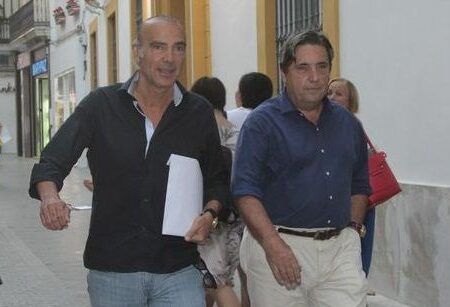 Luis Oliver y Zulategui venden la mayoría de las acciones del Real Betis que titulaban