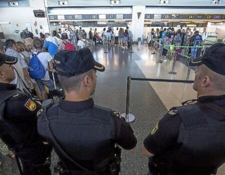 El Ayuntamiento solicita refuerzo policial en el aeropuerto