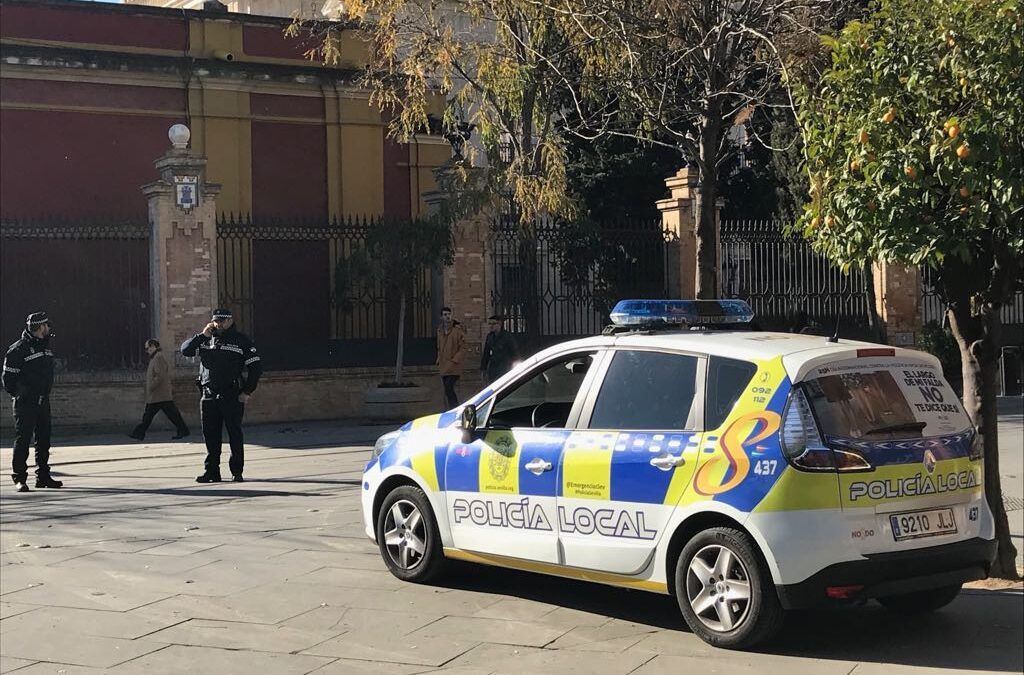 Policia Local controlando los accesos al centro de Sevilla