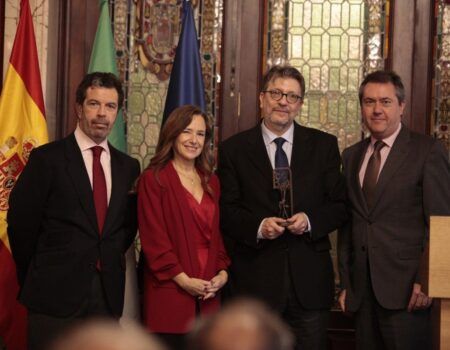 Ignacio Camacho recibe el I Galardón Periodístico de la Fundación Jiménez-Becerril