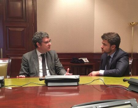 Beltrán Pérez propone al ministro de Energía el impulso de Sevilla como «smart city»