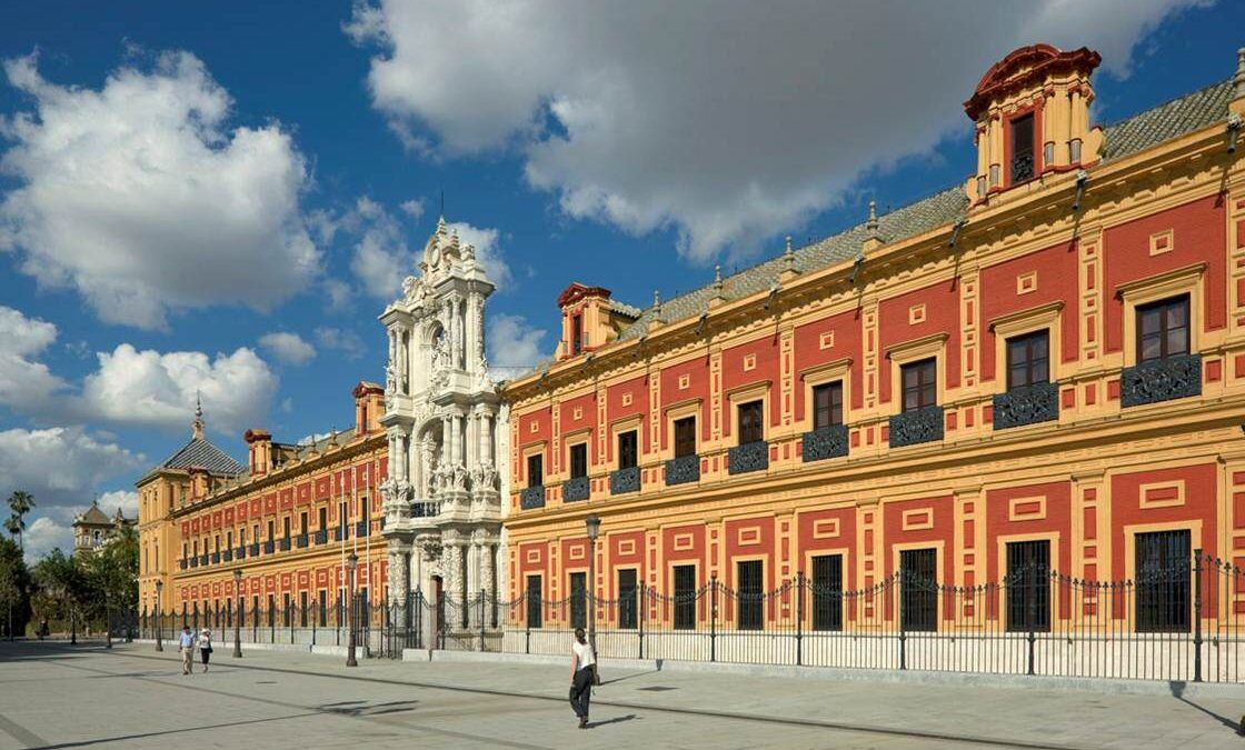 La caravana de vehículos concluirá la marcha en el Palacio de San Telmo.