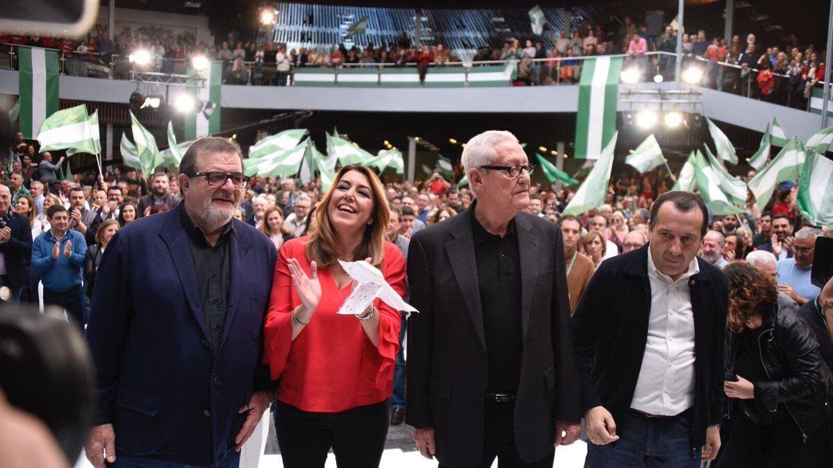 Susana Díaz junto a los expresidentes Escuredo y Rodríguez de la Borbolla.
