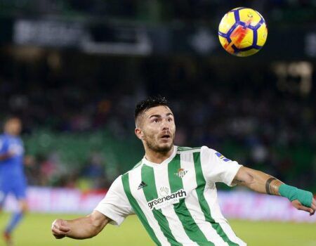 El PAOK negocia con el Betis la cesión con opción de compra de Tosca