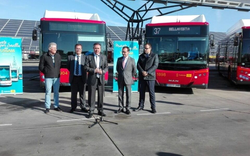 En tres años la flota de Tussam se ha incrementado en 100 nuevos autobuses.