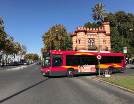 Tussam modifica los horarios de todas las líneas en Navidad y Fin de Año