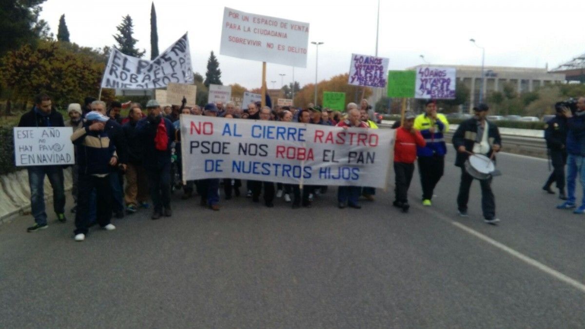 Manifestación de los vendedores ambulantes del Charco de la Pava.