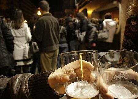 La Policía Local impone 106 sanciones por consumo de alcohol en la calle en la noche del viernes