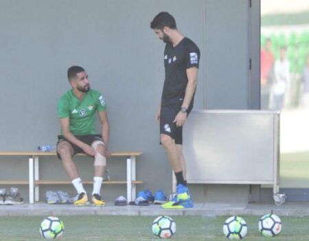 Boudebouz, con un golpe en la rodilla que se lesionó en verano, duda para La Rosaleda