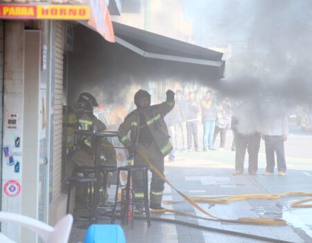 Cinco heridos en el incendio de un bar de la Avenida de Pino Montano