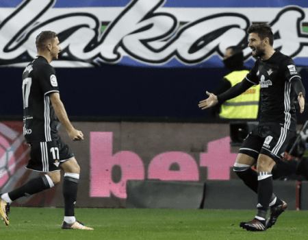 Valiosísimo triunfo del Betis, con Joaquín y Fabián soberbios (0-2)