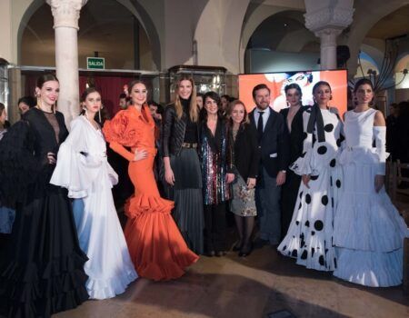 Las palaciega Laura de los Santos gana la V edición del Certamen de diseñadores noveles de moda flamenca