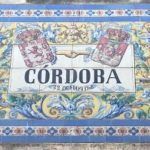 Urbanismo inicia los trabajos de restauración del panel cerámico de la calle Córdoba