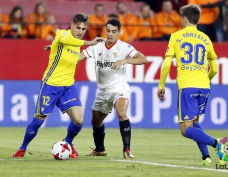 El Sevilla FC pasa en la Copa ante el Cádiz entre un mar de dudas y división de opiniones