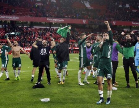El Real Betis logra una manita histórica en el Sánchez-Pizjuán (3-5)