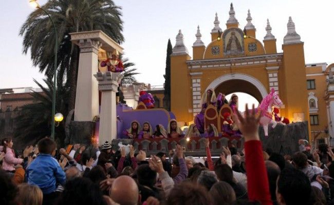 La Cabalgata de Sevilla se mantiene a pesar de la previsión de fuertes lluvias
