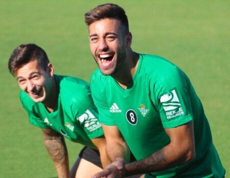 El Real Betis negocia el traspaso de Camarasa al Brighton por 10 millones de euros