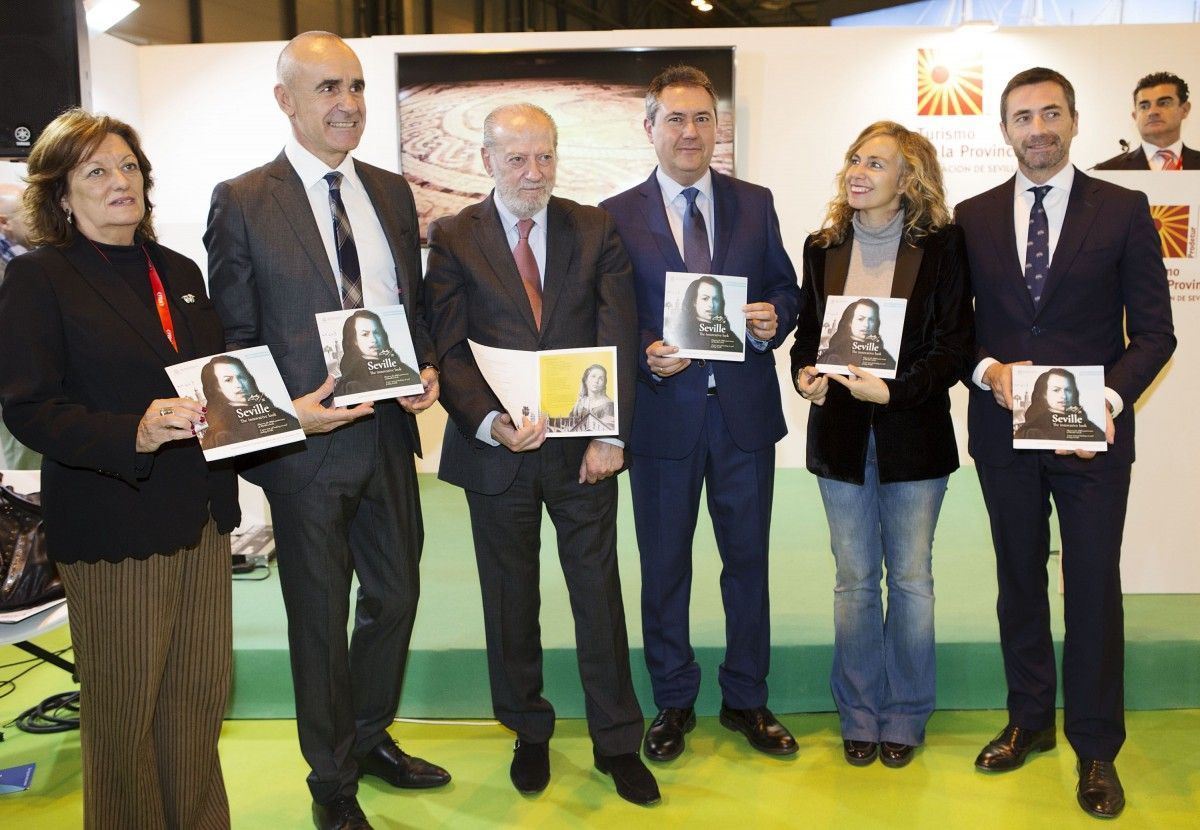 Las autoridades sevillanas, en la presentación de la agenda turística, hoy en Fitur