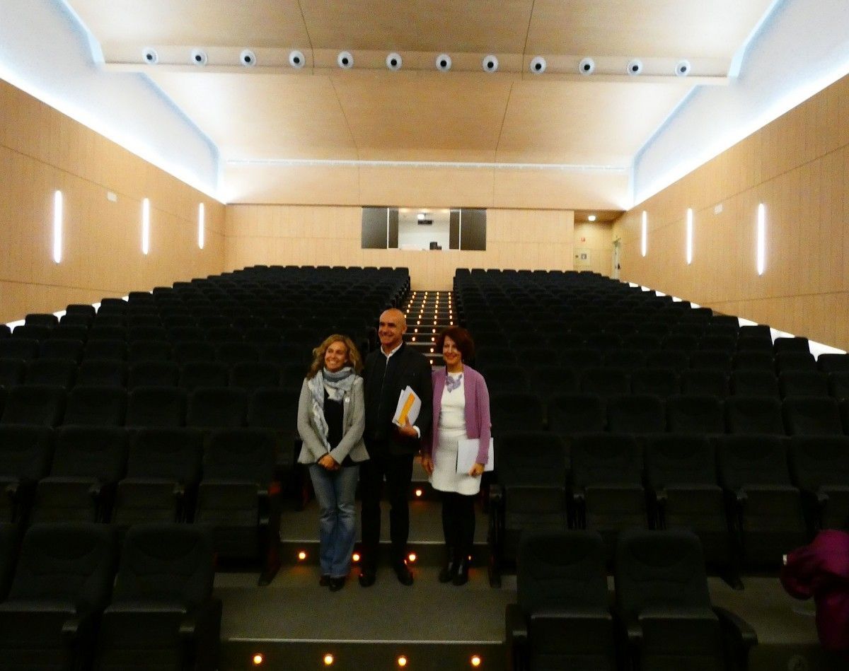 Antonio Muñoz, Mar González e Isabel Ojeda posan tras la presentación de la Factoría Cultural del Polígono Sur Antonio Muñoz, Mar González e Isabel Ojeda posan tras la presentación de la Factoría Cultural del Polígono Sur