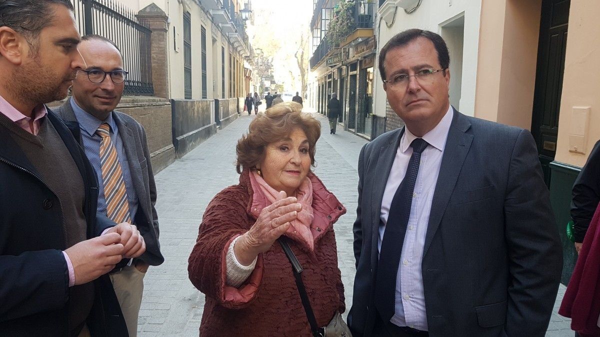 Juan Carlos Cabrera de visita en la calle Cardenal Spínola