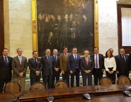 La nueva Junta de Gobierno de la Macarena toma contacto con el alcalde y con el director del Cecop