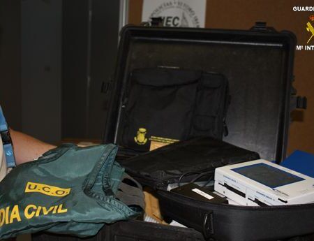 La Guardia Civil detiene a un individuo, e investiga a su padre, por piratería digital