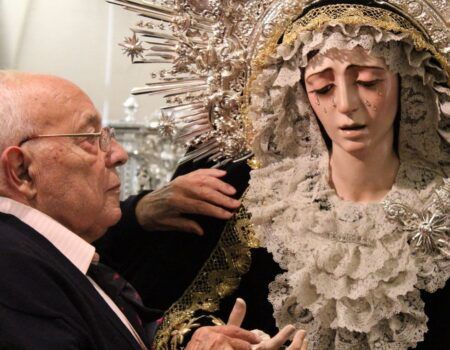 Muere Pepe Garduño, vestidor de las Vírgenes de Sevilla