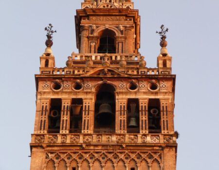 Urbanismo autoriza las obras de limpieza y consolidación de la cara sur de la Giralda