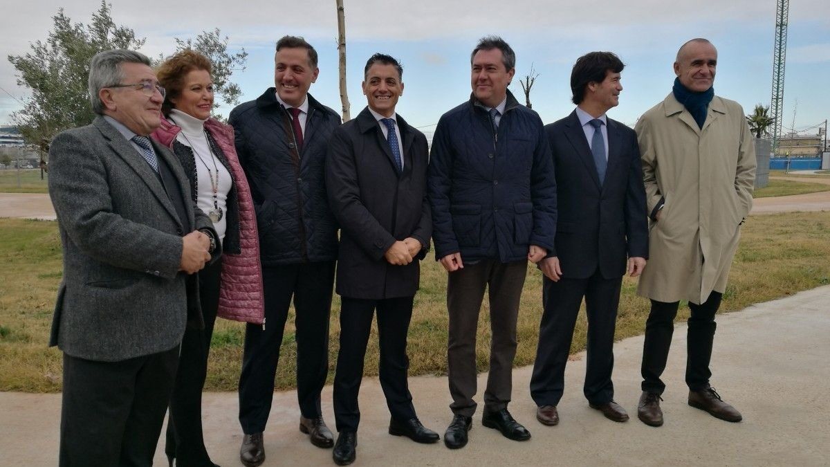 Las autoridades han visitado las obras de las viviendas de Hacienda del Rosario.
