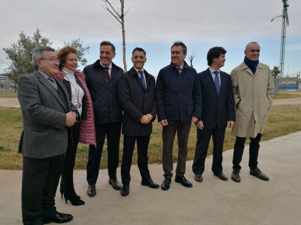Las autoridades han visitado las obras de las viviendas de Hacienda del Rosario.