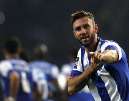 El agente de Layún, en Sevilla negociando su posible incorporación al Real Betis