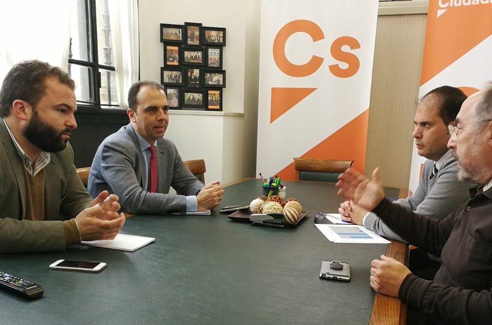 Reunión de Javier Millán y empresarios de los polígonos de Sevilla