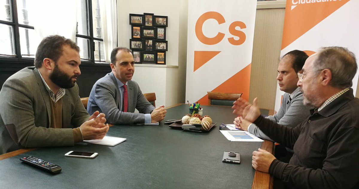 Reunión de Javier Millán y empresarios de los polígonos de Sevilla