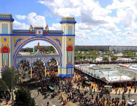 Comienza la construcción de la portada de la Feria de Abril