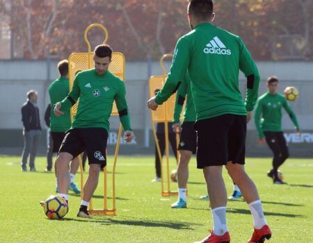 Rubén Castro, gran novedad en el primer entrenamiento bético de 2018