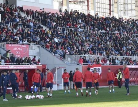 Más de 7.000 aficionados en el primer entrenamiento de 2018 del Sevilla FC