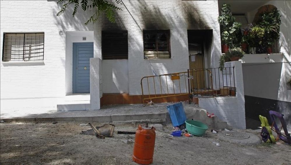 Una de las viviendas de Los Chorizos incendiadas