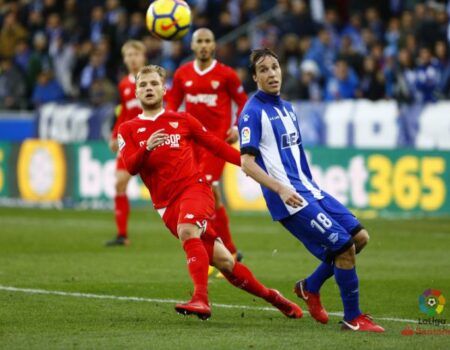 El peor Sevilla FC en años cae ante un Alavés que acabó con diez y sale del descenso (1-0)