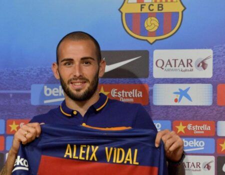 El Sevilla FC y el Barcelona no se ponen de acuerdo con la opción de compra de Aleix Vidal