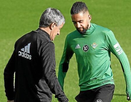 Setién: «El otro día Boudebouz me hizo un caño y le puse la mano en la nuez»