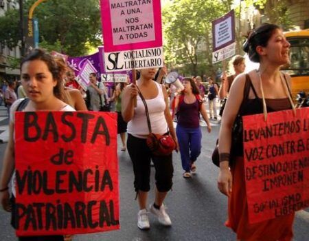 El movimiento feminista convoca una huelga el 8 de marzo en toda España